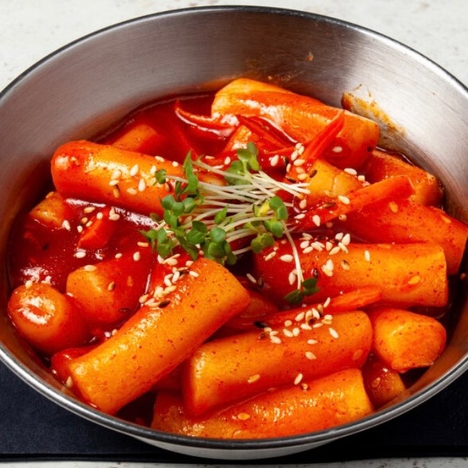 Toppoki, spicy Korean rice cakes